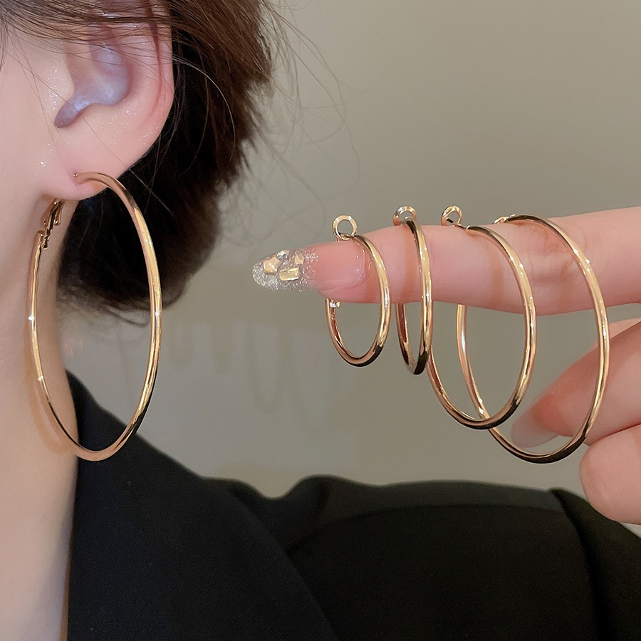 Nhẫn và bông tai kim loại, phong cách châu Âu và Mỹ, kim bạc sang trọng, phù hợp mọi dịp