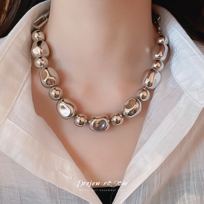 Vòng cổ mặt đá kim loại châu Âu và Mỹ đính cườm tròn, phong cách lạnh lùng dành cho nữ