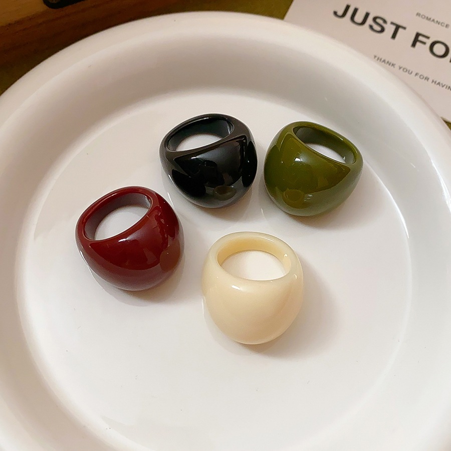 Nhẫn nhựa tròn retro thiết kế độc đáo, thời trang, đa năng - Trang sức bán buôn