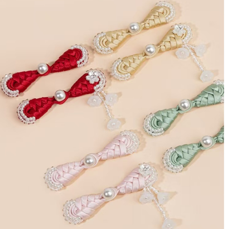 Sườn xám phong cách Trung Quốc, handmade với đính hạt, nút pipa ngọc trai pha lê và tua rua