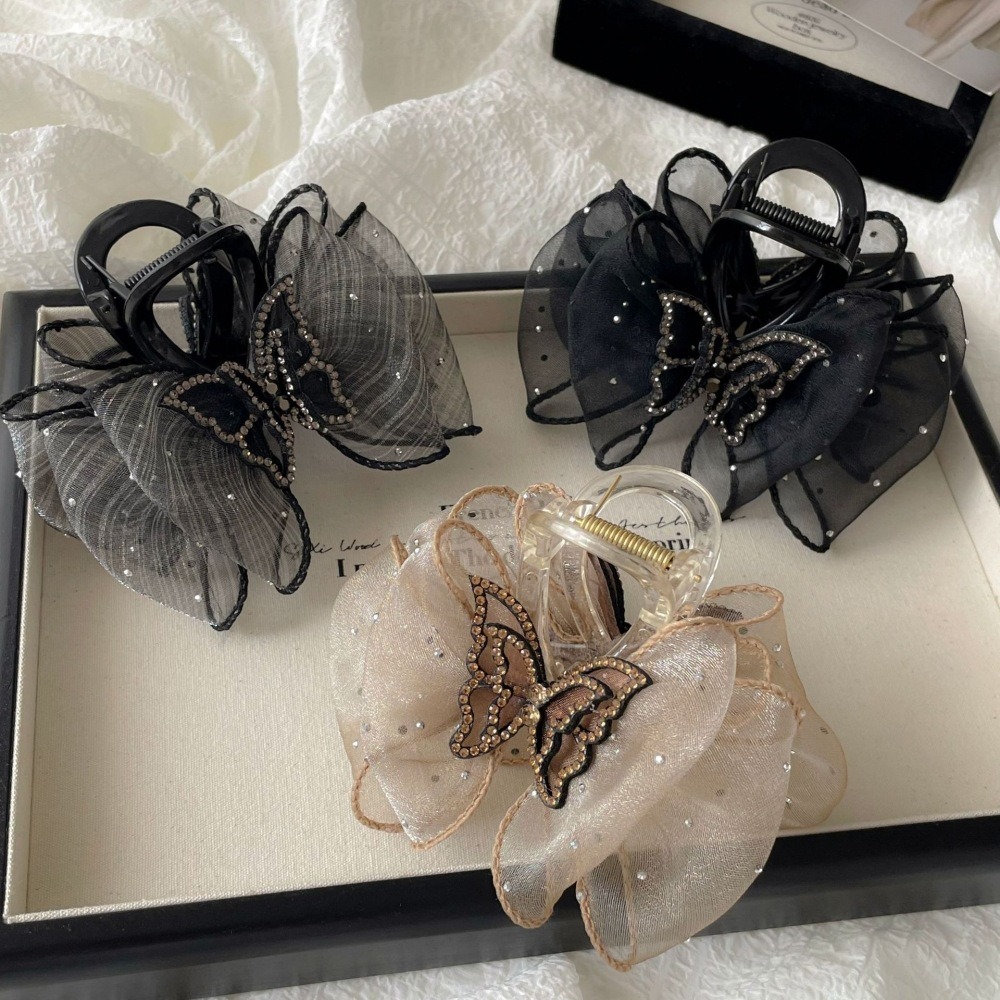 Đôi bướm lưới gạc tóc phong cách Chanel từ JOJO COCO, có gắn kim cương giả