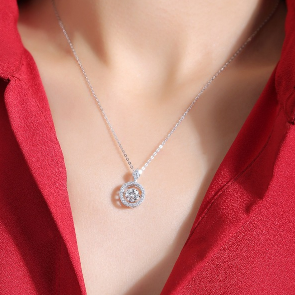 S925 bạc moissanite mặt dây chuyền sang trọng ánh sáng cảm ứng vòng cổ xương đòn S925