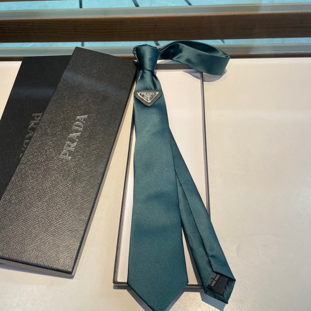 Cà vạt xanh thông thường thời trang Prada
