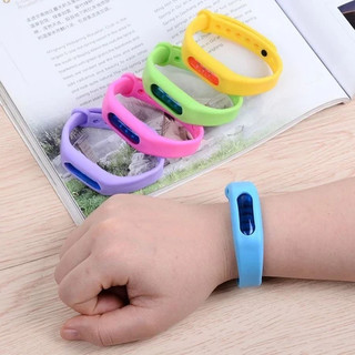 Vòng tay đuổi muỗi