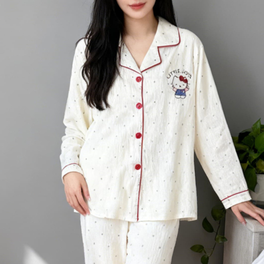 Bộ đồ ngủ Hello Kitty chấm bi