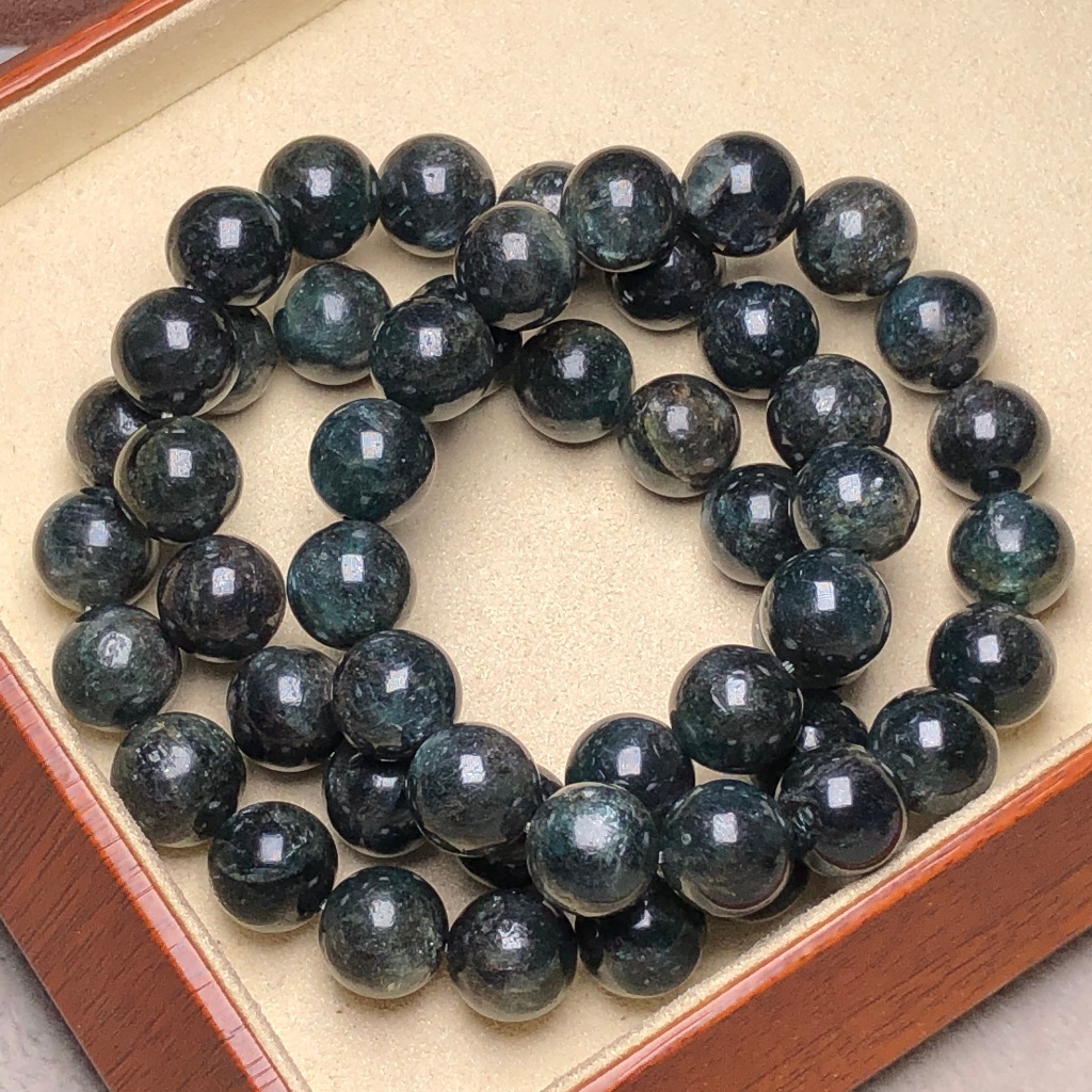 Vòng tay Kyanite xanh tự nhiên 12mm - Sương lụa xanh