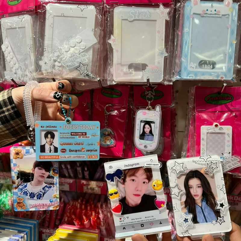 Chính Hãng Y2K Ngôi Sao Sinh Viên Thẻ Hiển Thị Đứng Thẻ Gạch Đứng Thẻ Bìa Thẻ Bàn Bìa Thẻ Bảo Vệ Thẻ