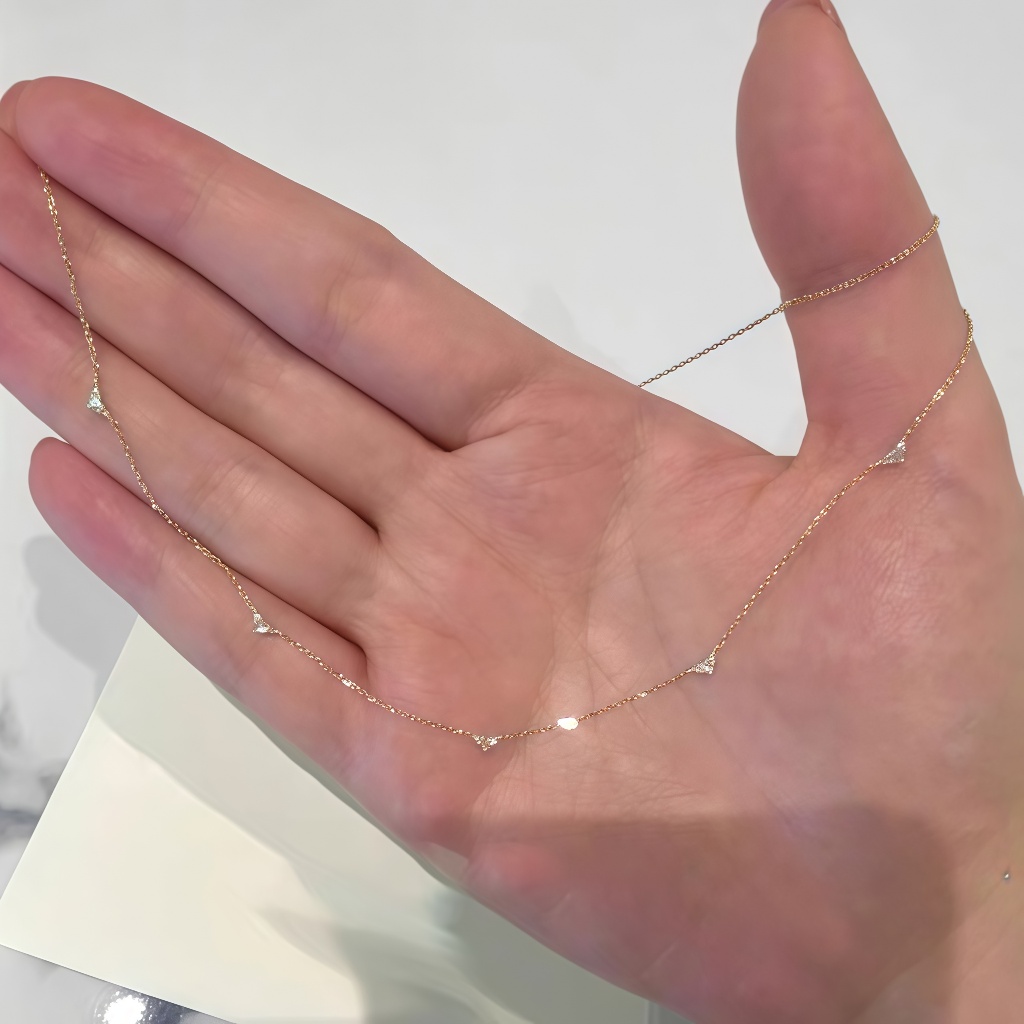 Việt Nam 1 Ngày Giao💕Vòng cổ dây chuyền mỏng vàng Nữ nhẹ sang trọng Niche Gypsophila Tôn vinh Xương đòn Dây chuyền đi lại hàng ngày Vòng cổ sang trọng phù hợp tinh tế Quà tặng cho bạn gái Vòng cổ vòng cổ bạn gái