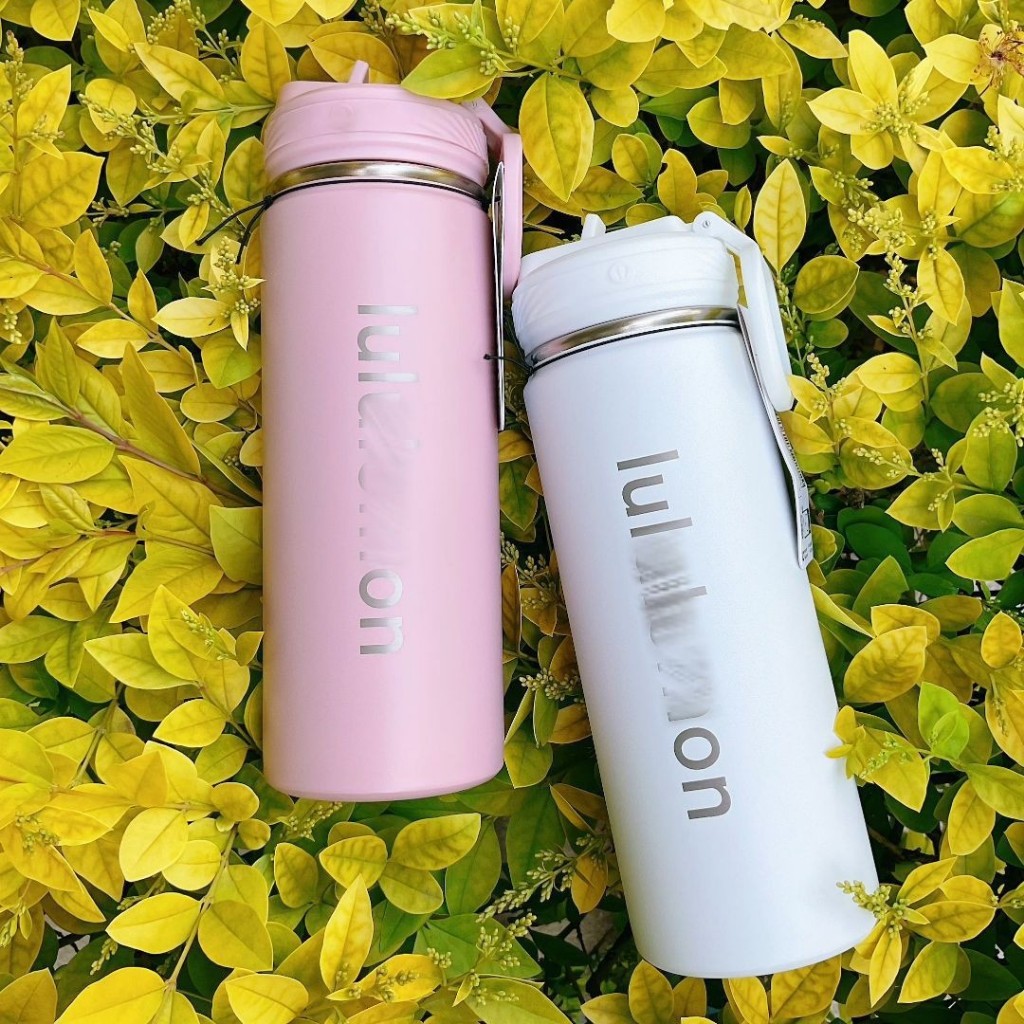 530ml Bình nước giữ nhiệt Lululemon chính hãng, ly giữ nhiệt inox 304 có nắp nhấn và móc treo – khôn