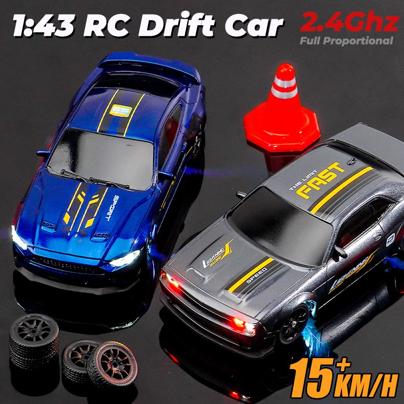 1: 43 RC Drift Car 2.4G Xe điều khiển từ xa tỷ lệ đầy đủ có con quay hồi chuyển 4WD Drift RC Xe đua 