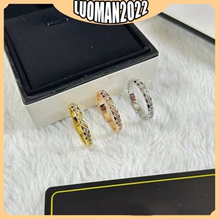  Phiên bản hẹp hình thoi với ngón đeo nhẫn kim cương 