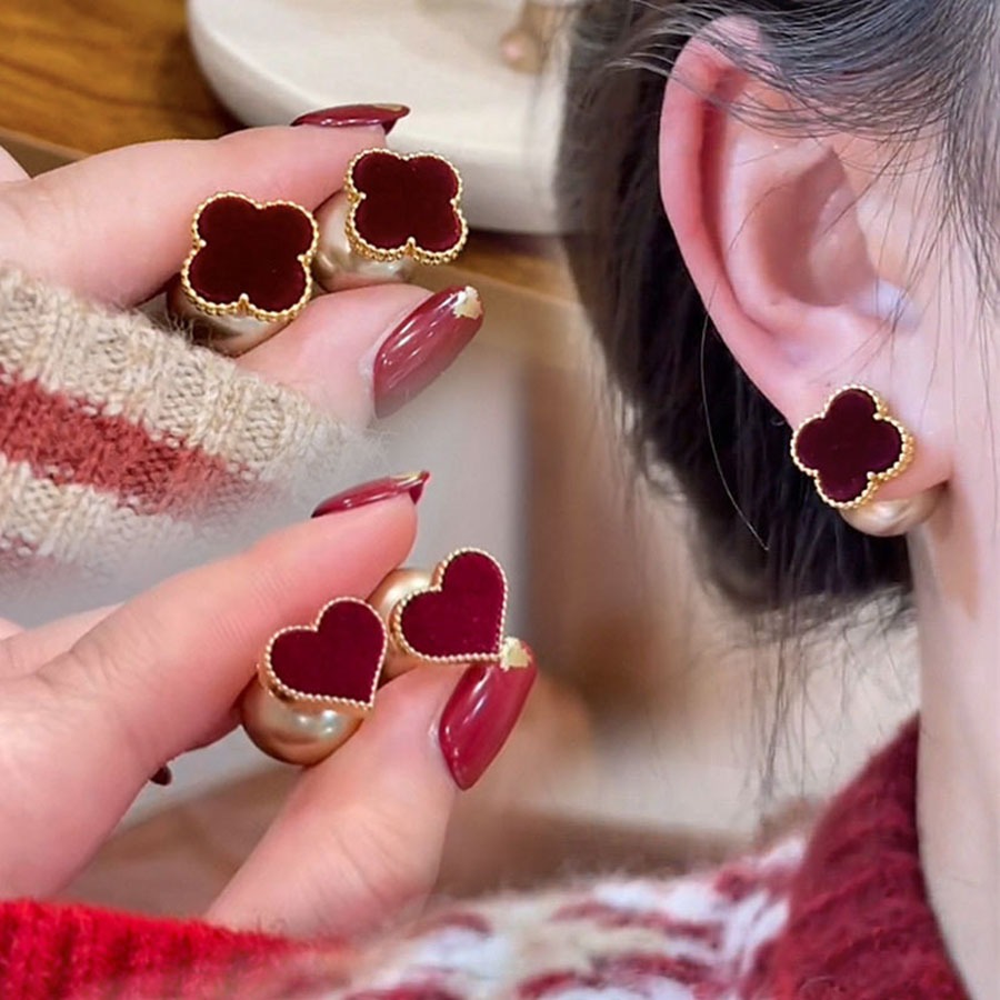 Năm Mới - Phong Cách Mới với Bông Tai Hoa Đỏ Trái Tim và Ngọc Trai