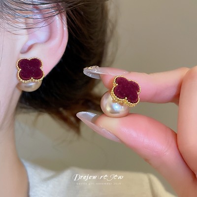 Bông tai nữ nhung cỏ ba lá ngọc trai vàng viền, thiết kế thời thượng, phụ kiện thời trang hàng ngày