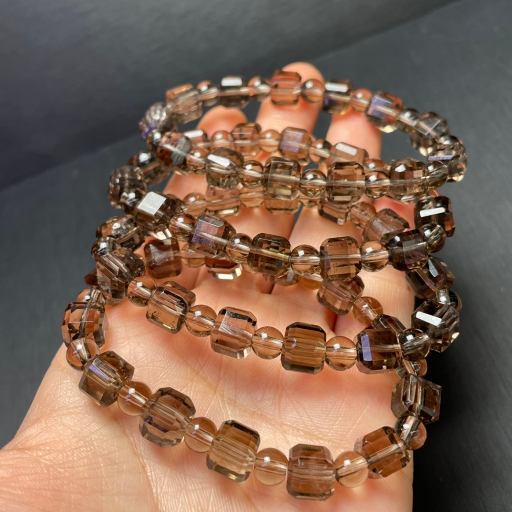 Vòng tay citrine mặt cube tự nhiên - đá citrine năng lượng cho phái nữ