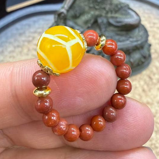 {C Noon Yan Ring · Hạt Dzi Tây Tạng} Hạt Dzi lưng rùa / Hạt Dzi thần giàu có / Năm kinh + Nhẫn đỏ ph