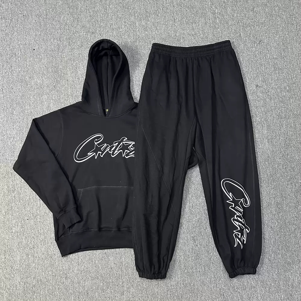 Bộ hoodie hip-hop Mỹ Corteiz với áo thun in chữ và quần nỉ style Y2K cho nam và nữ