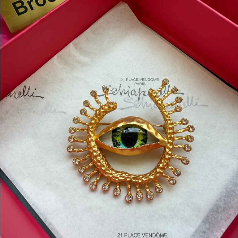 Trâm cài Schiaparelli Green Devil's Eye với kim cương nhập khẩu