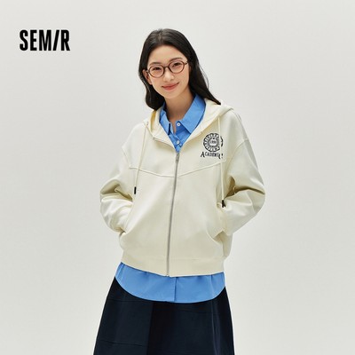 Áo khoác nữ Semir 2026 có mũ trùm đầu, thiết kế dáng rộng thoải mái, thích hợp cho mùa xuân