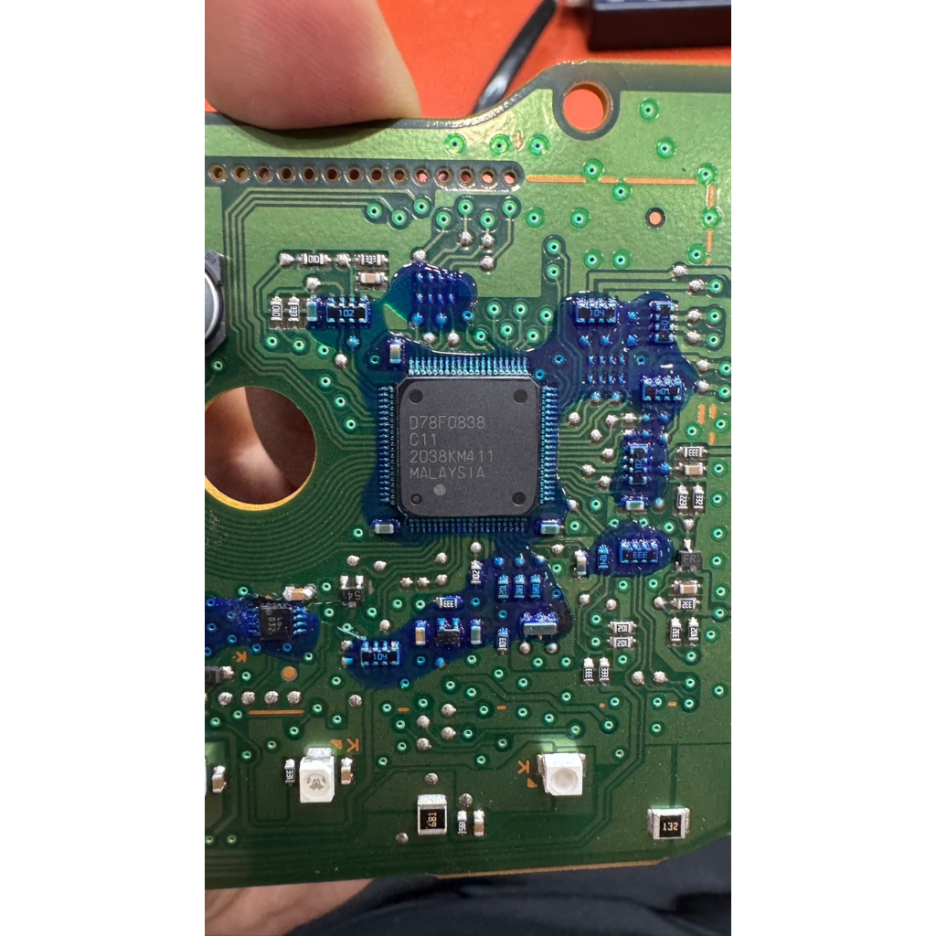 Chip IC UPD78F0838GKA-GAK-G từ Renesas / Reza - 1646 + - LQFP80 - Có sẵn hàng chính hãng