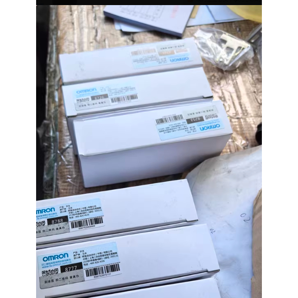 Công tắc cửa an toàn khóa điện từ Omron D4NS-1AFD4NS-2AF D4NS-4AF D4NS-1BF D4NS-1CF D4NS-2BF D4NS-4C