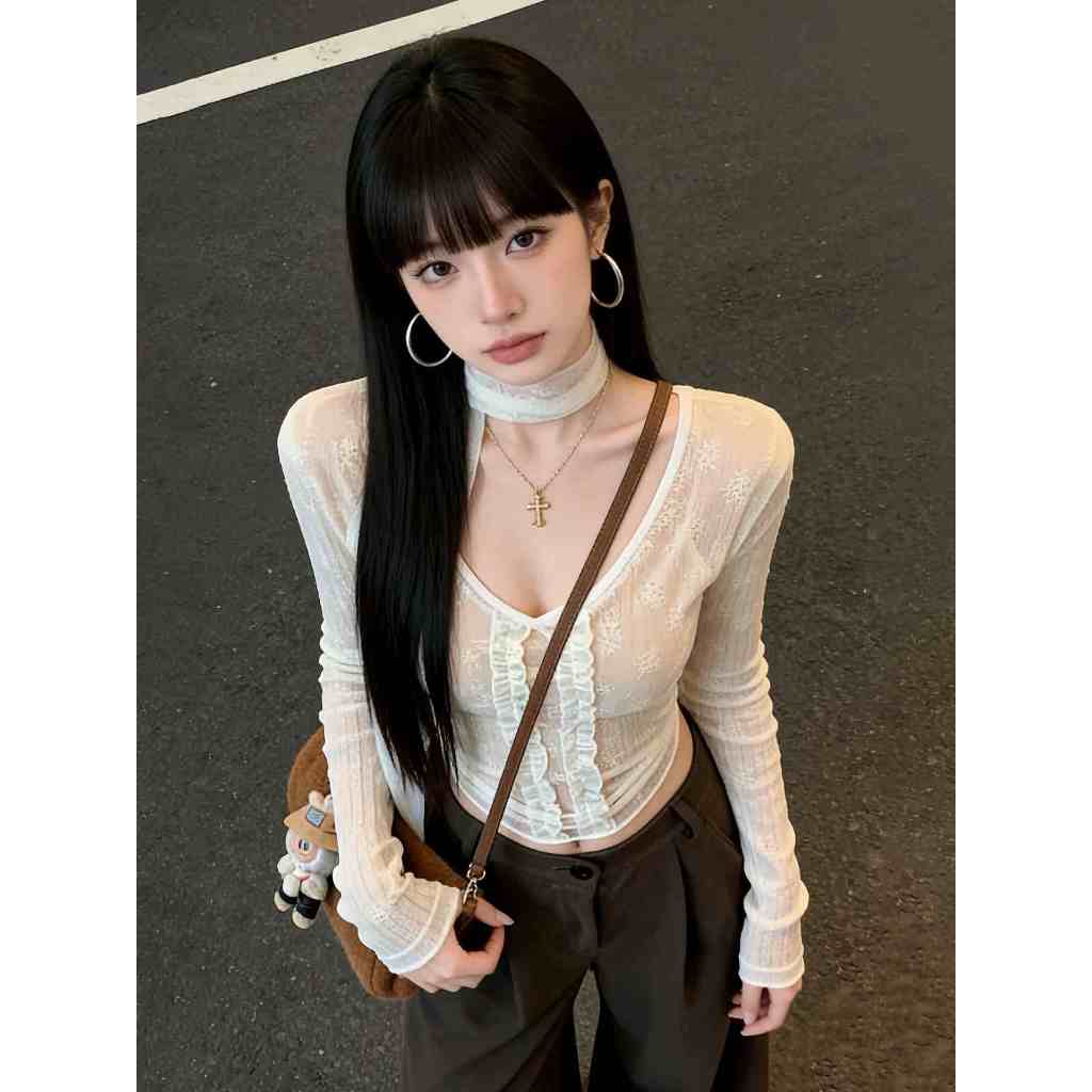 Áo sơ mi ribbon cổ chữ V ren trắng thiết kế độc đáo, form slim-fit