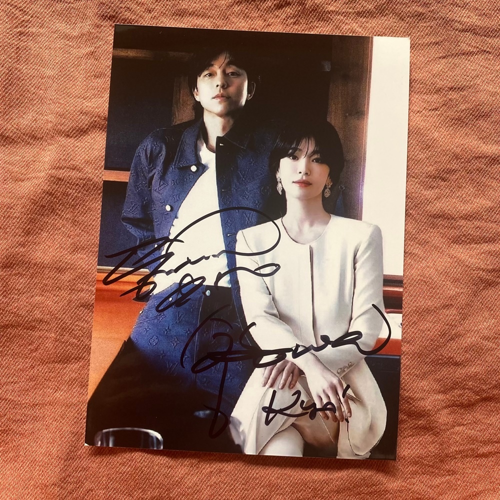 Ký tay từ từ và cố ý diễn viên Gong Yoo Song Hye Kyo Autographed Signed Photo K-Drama 5 * 7 2026