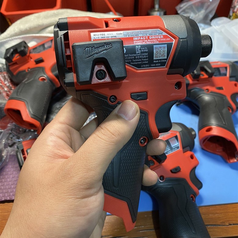 Kẹp bit Milwaukee M12 (FPD2 / FID2 / FQID / FID / FPD) Giá đỡ bit có vít lắp đặt