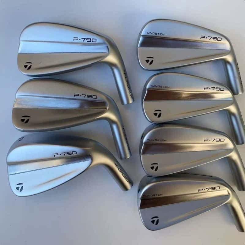 Câu lạc bộ sắt golf bạc P790, gồm 7 cây, làm từ thép và trục than chì, có nắp đầu