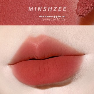 Son môi dạng lỏng lì, lâu trôi, không thấm nước với chất son lì mịn như nhung. Sản phẩm giúp làm sáng da và mang lại vẻ ngoài tinh tế - có 7 màu để lựa chọn.
