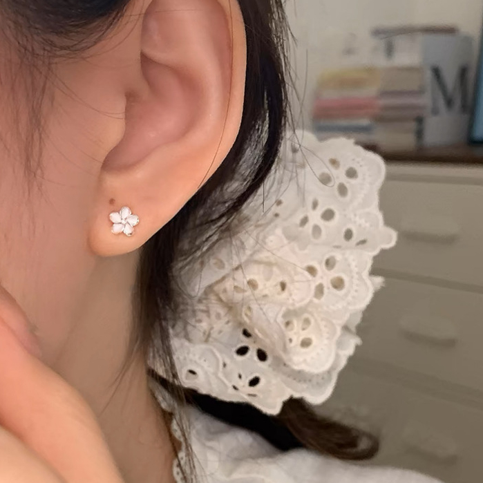 Sterling Silver Mini Earings - Kiểu Dáng Hoa Nhỏ Mới, Phù Hợp với Tai Khuyên