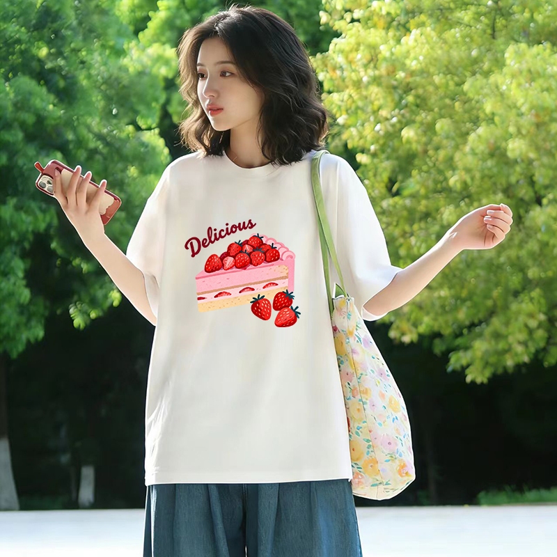 Áo thun nữ form rộng tay ngắn in hình Strawberry Cake phong cách streetwear