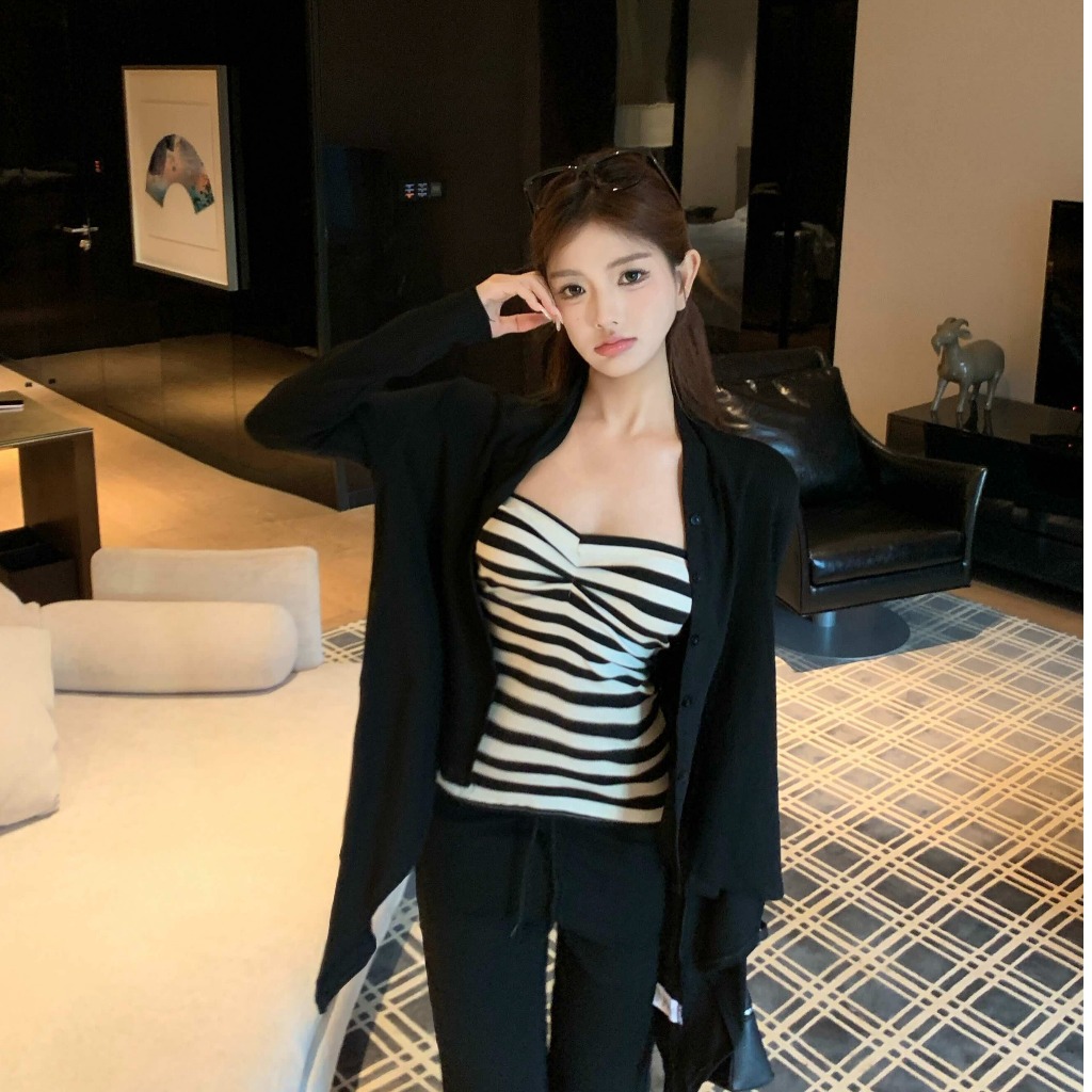 【Black Strawberry】Korean Pure Desire Hot Girl Striped + Chic Cardigan Top Women's Clothing
