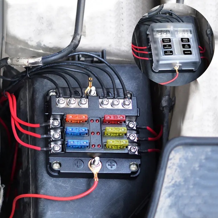 Cost-Effective Car Fuse Box, 6-Gang with Positive/Negative Terminal, Vehicle Circuit Protection, Dur