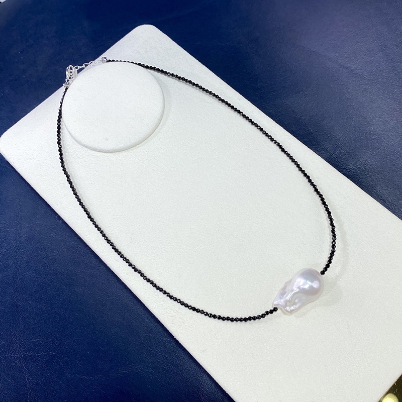 Vòng cổ spinel đen ngọc trai nước ngọt hình bóng bay