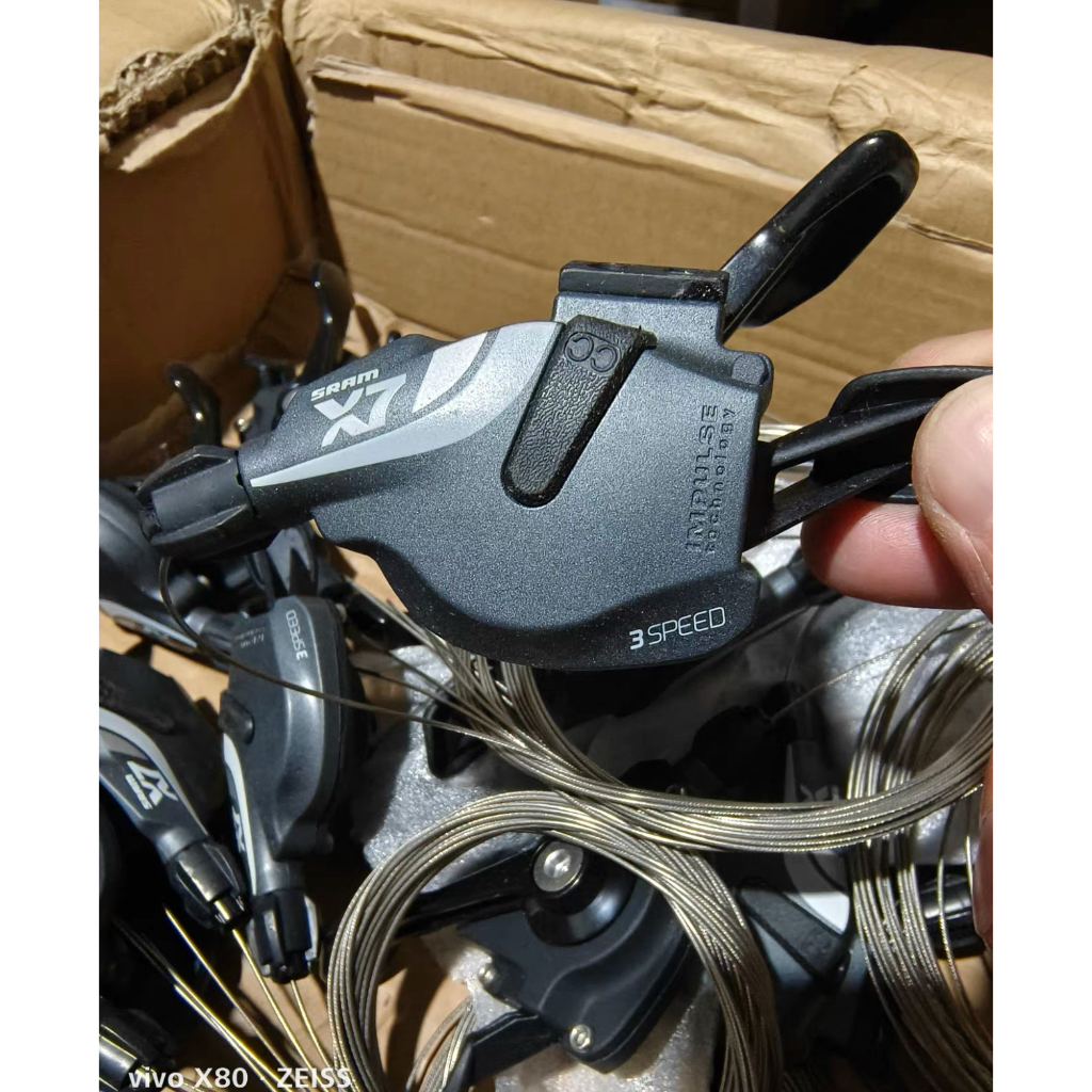 Cần số SRAM X7, Cần số kích hoạt 3 tốc độ bên trái