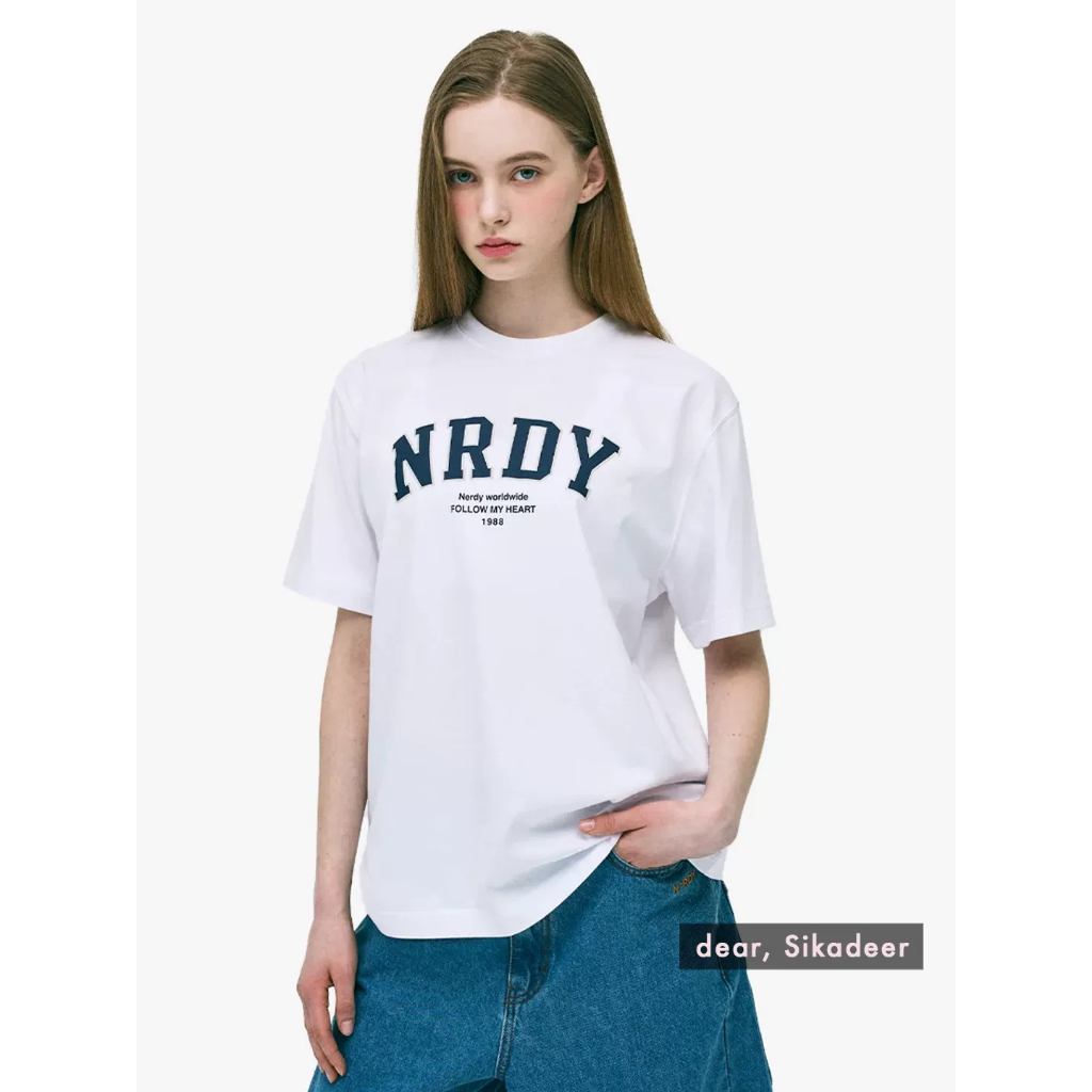 Áo thun ngắn tay cổ tròn dáng rộng in chữ thường ngày NERDY