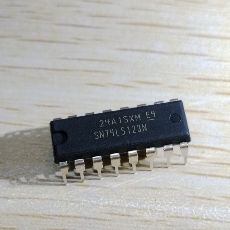 Chip SN74LS85N 74LS85 DIP-14 In-Line