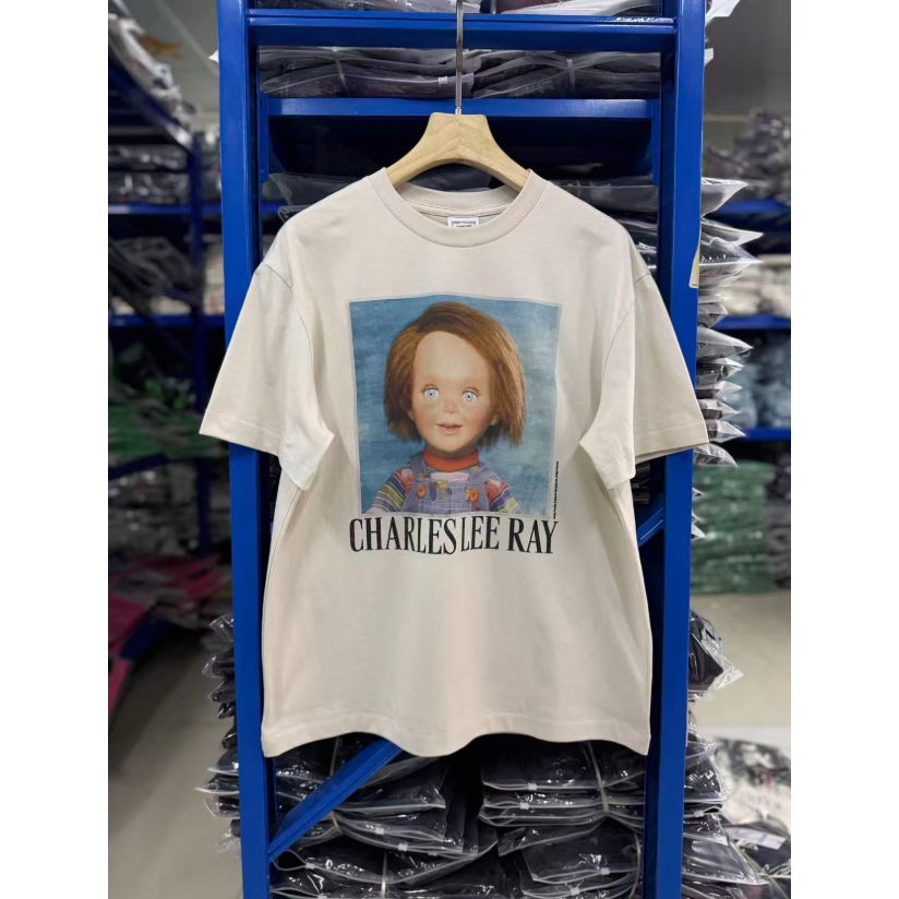 SAINT Mxxxxx x CHUCKY 26FW CHUCKY Ghost Baby Áo thun ngắn tay in họa tiết cổ điển