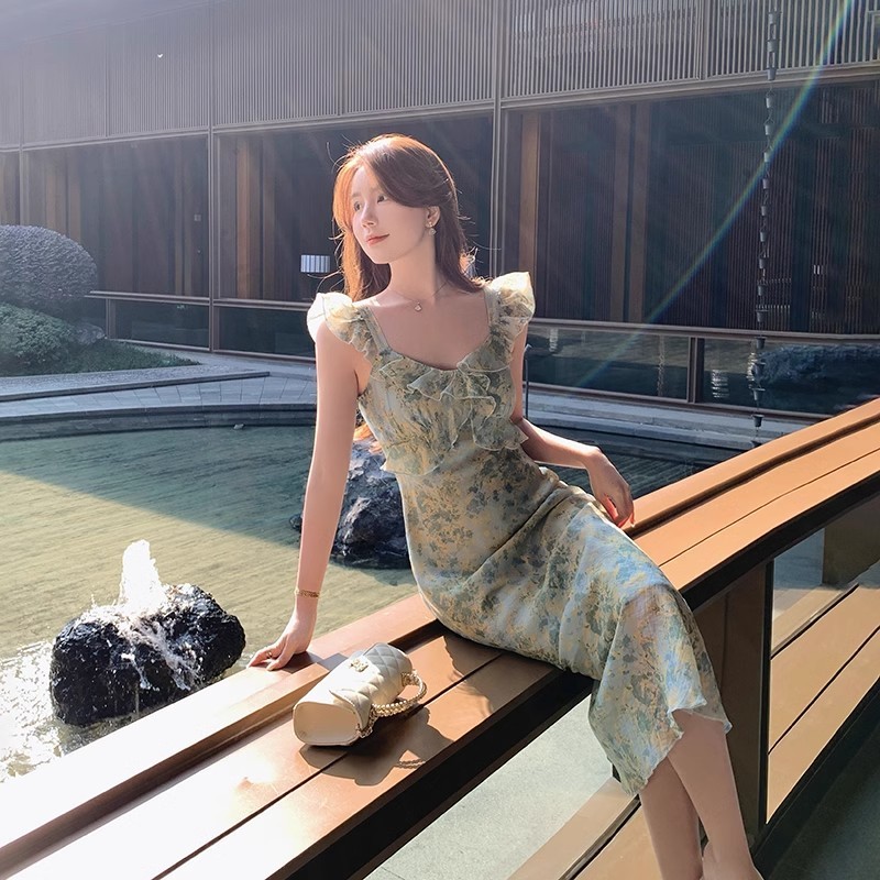 【Black strawberry】Floral V-neck flying edge ruffle edge diagonal cut dress for women