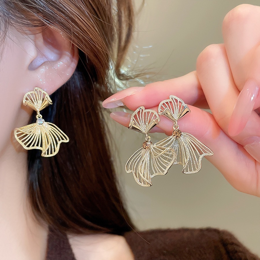 Ánh Sáng Pháp Sang Trọng Phong Cách Inlay Kim Cương Cánh Hoa Rỗng Quạt Bông Tai Niche Cao Cấp Tính Khí Bông Tai Phụ Kiện Thời Trang