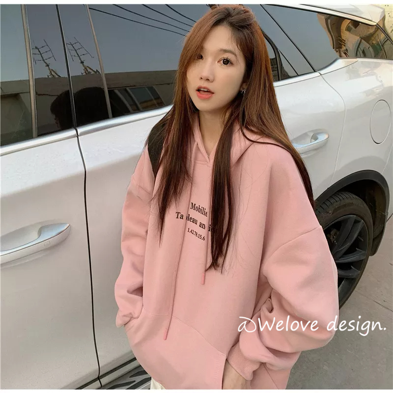 Áo hoodie QOEDDV dài tay dáng rộng có mũ trùm in chữ màu hồng phong cách Hàn Quốc cho nữ