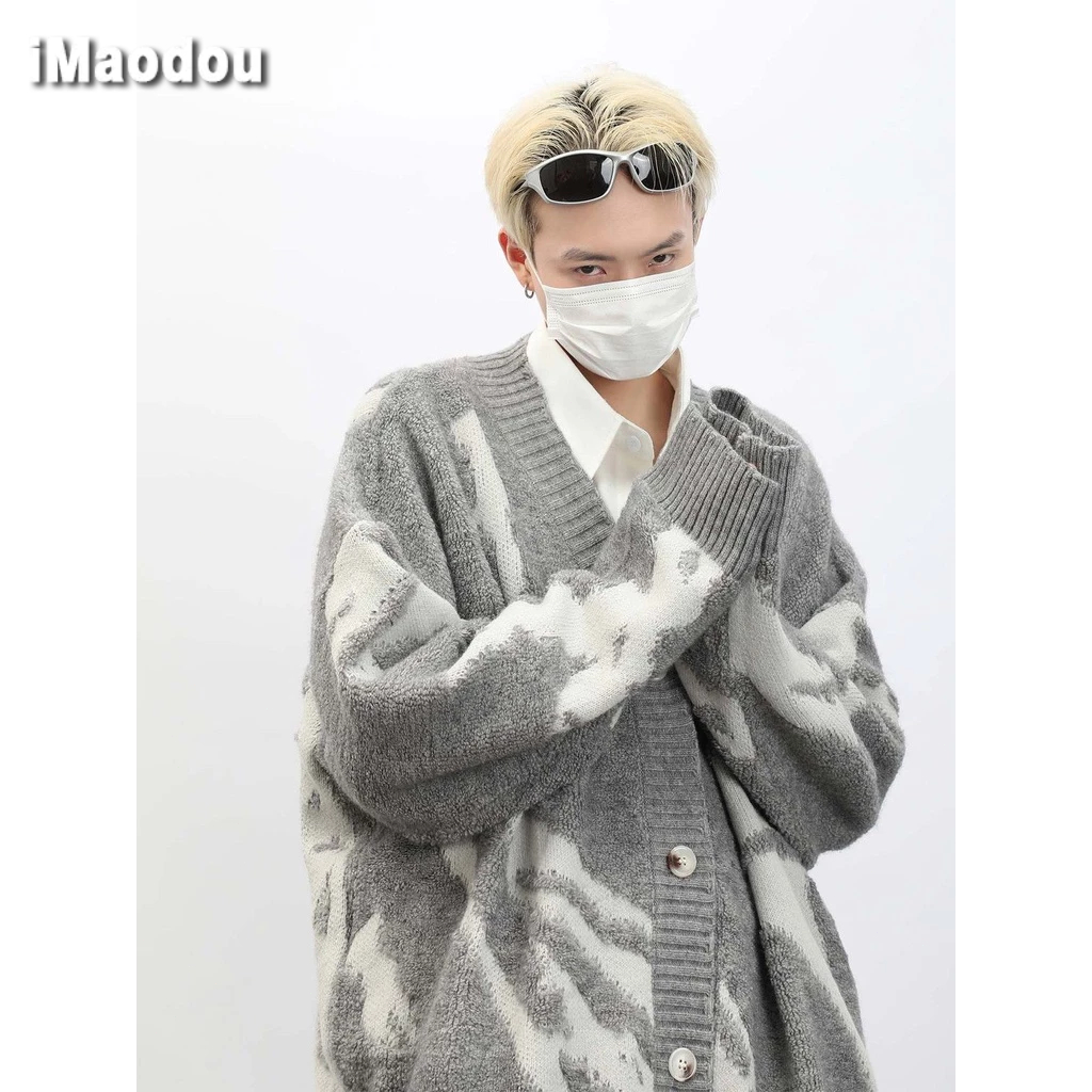 IMaodou Áo Khoác cardigan Cổ Chữ v Dáng Rộng Màu Sắc Tương Phản Phong Cách hip hop Thời Trang Thu Đông Cho Nam