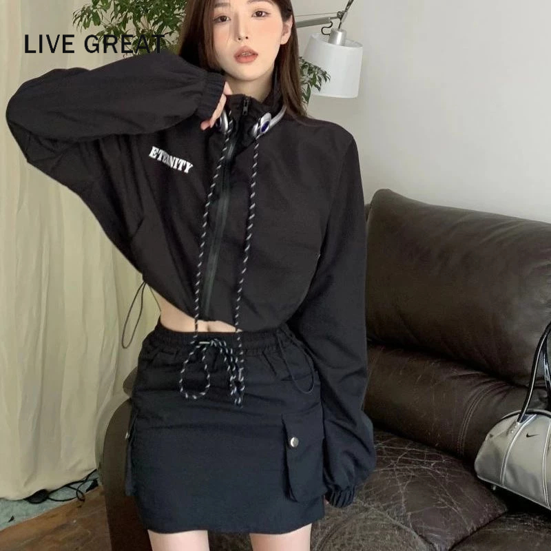 Áo khoác ngắn LIVE GREAT màu đen thời trang nữ phong cách thể thao