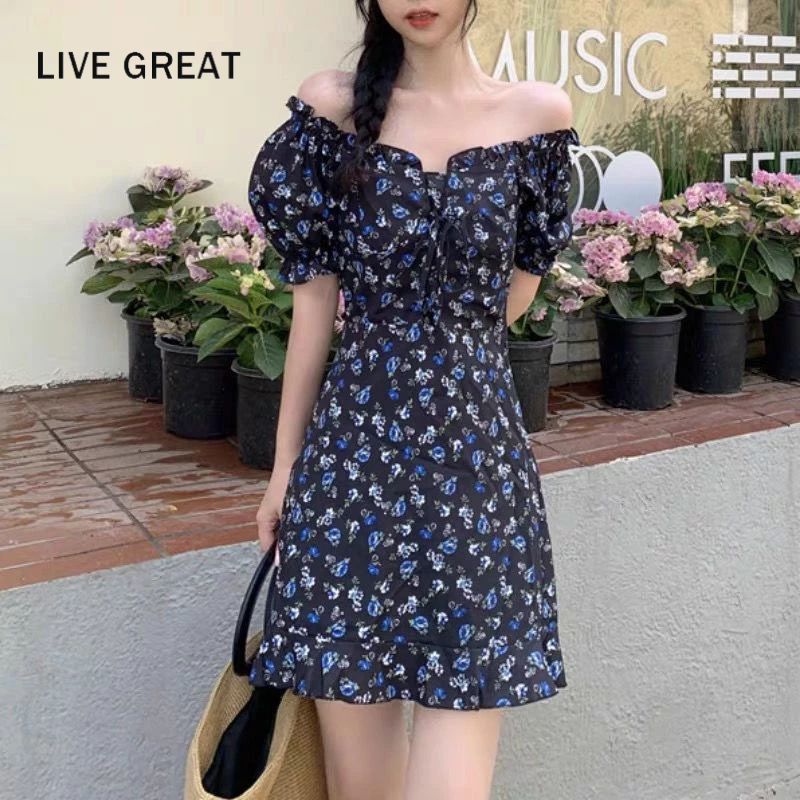 LIVE GREAT Đầm Đen Cổ Vuông Tay Phồng In Họa Tiết Hoa Nhí Xinh Xắn Thời Trang Cho Nữ