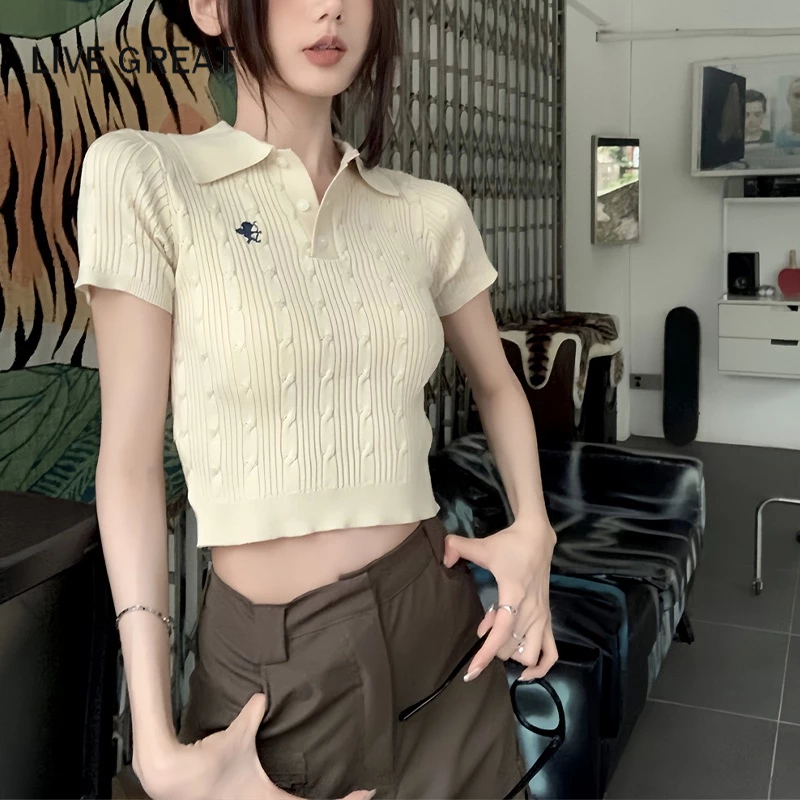 Áo polo LIVE GREAT ngắn tay ôm dáng phối nút in họa tiết retro