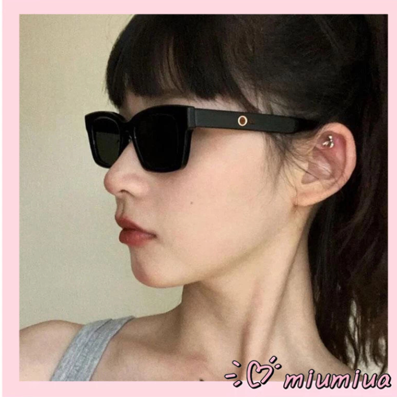 Miumiua🕶Kính râm nam nữ thời trang đi biển mẫu mới Màu đen phong cách cá tính siêu ngầu 2023