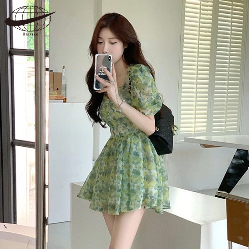 Kaisike Đầm Hoa Cổ Vuông Tay Phồng Ngắn Màu Xanh Lá Trẻ Trung