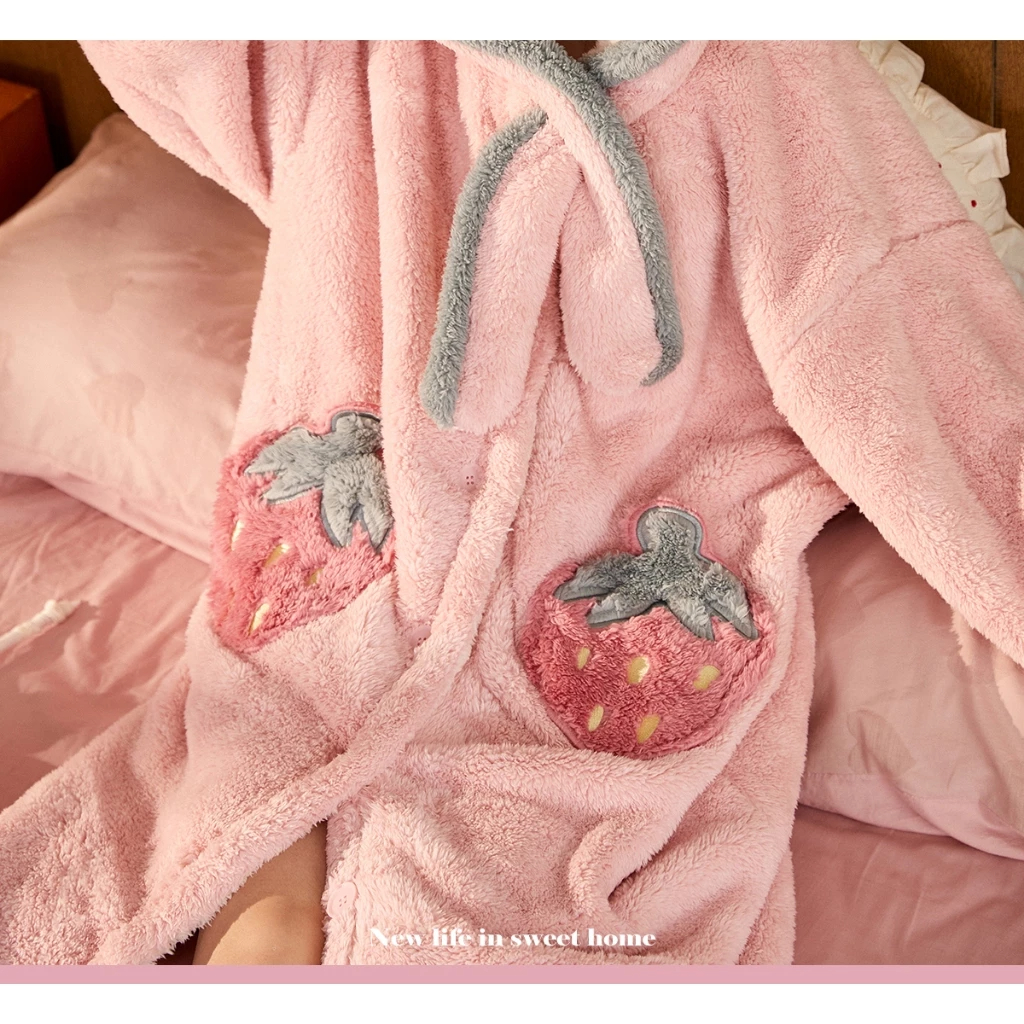 DIAKE♥Áo Choàng Ngủ Dáng Rộng Bằng Vải Lông Cừu San Hô Hình Gấu / Dâu Tây Dễ Thương Thoải Mái Thời Trang Mùa