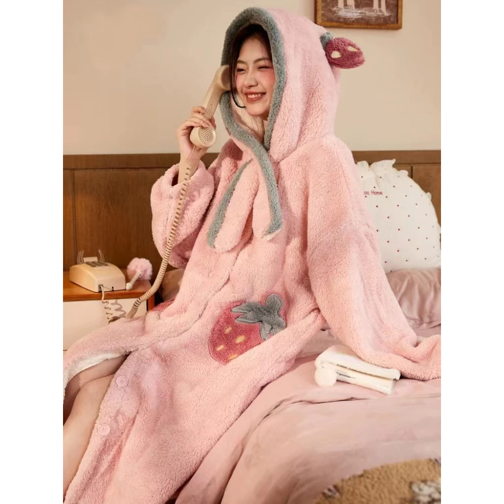DIAKE♥Áo Choàng Ngủ Dáng Rộng Bằng Vải Lông Cừu San Hô Hình Gấu / Dâu Tây Dễ Thương Thoải Mái Thời Trang Mùa