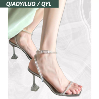 Giày cao gót nữ. Một từ có kim cương giả. Giày cao gót trong suốt. Dép đế cao gót kim cương sáng